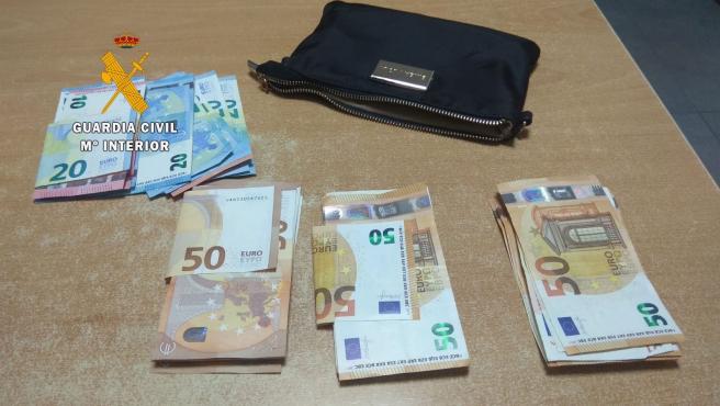 Guardias Civiles encuentran un monedero con casi 3.000€ (agosto 2020) - Miajadas (Cáceres)